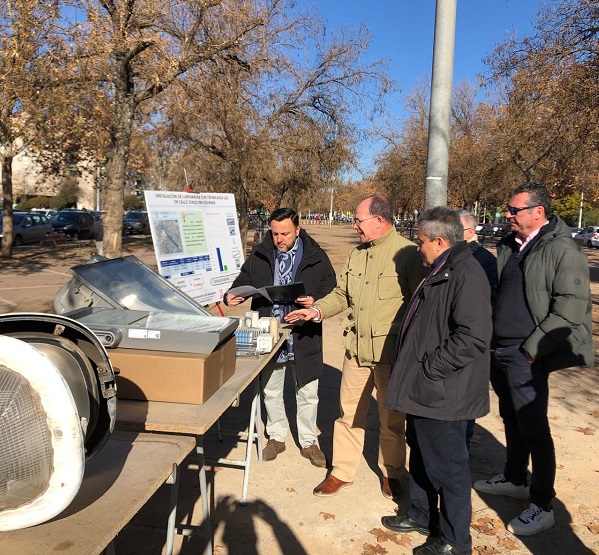 ©Ayto.Granada: El Ayuntamiento inicia la mejora de los niveles de iluminación de la avenida Joaquina Eguaras con la implantación de 148 luminarias dotadas de tecnología Led ©Ayto.Granada: El Ayuntamiento inicia la mejora de los niveles de iluminación de la avenida Joaquina Eguaras con la implantación de 148 luminarias dotadas de tecnología Led